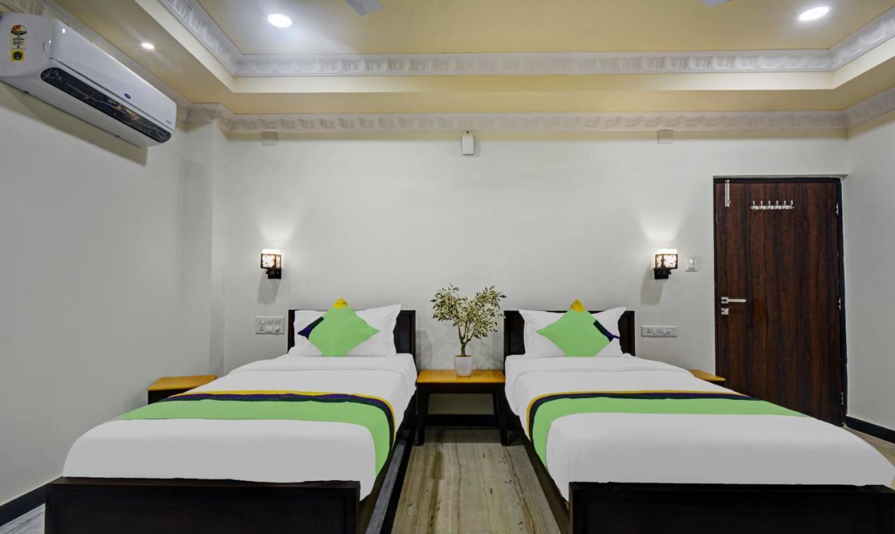 Treebo Jheel Mahal Hotel อุเดเปอร์ ภายนอก รูปภาพ